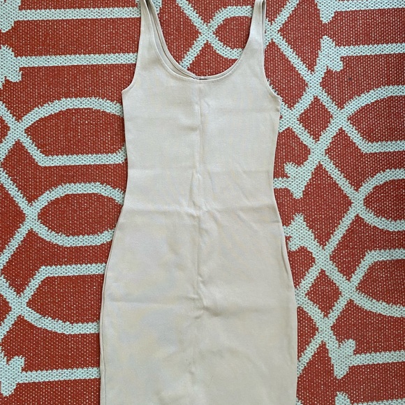 Like new Aritzia contour dress - Picture 2 of 5